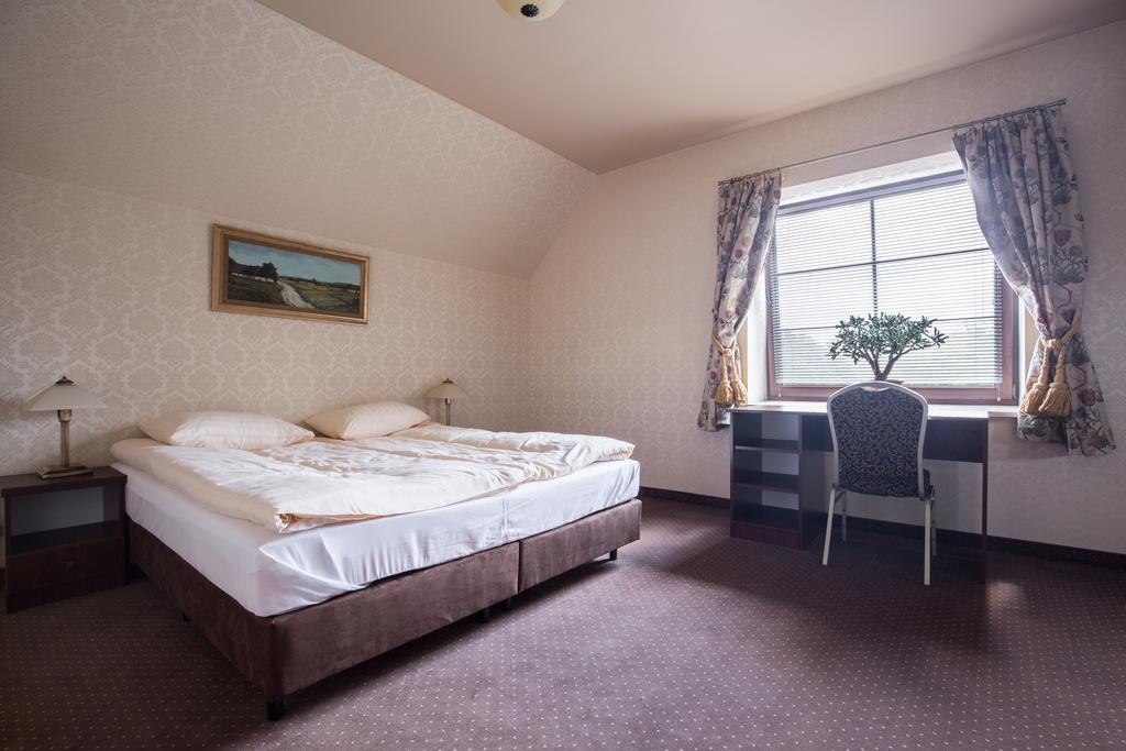 Hotel Folwark Zgierz Oda fotoğraf