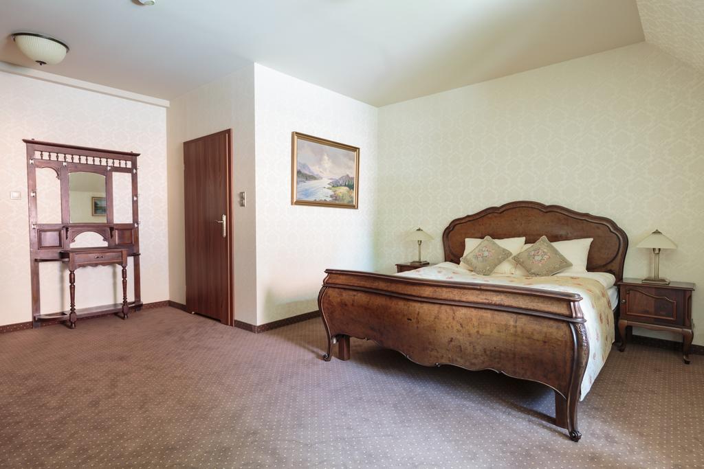 Hotel Folwark Zgierz Oda fotoğraf