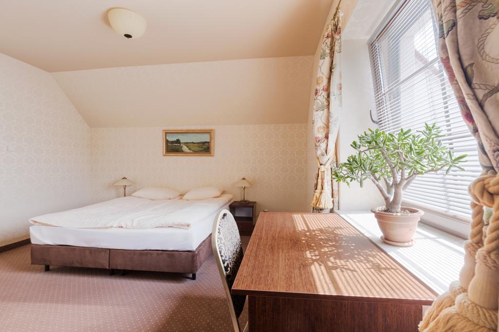 Hotel Folwark Zgierz Oda fotoğraf