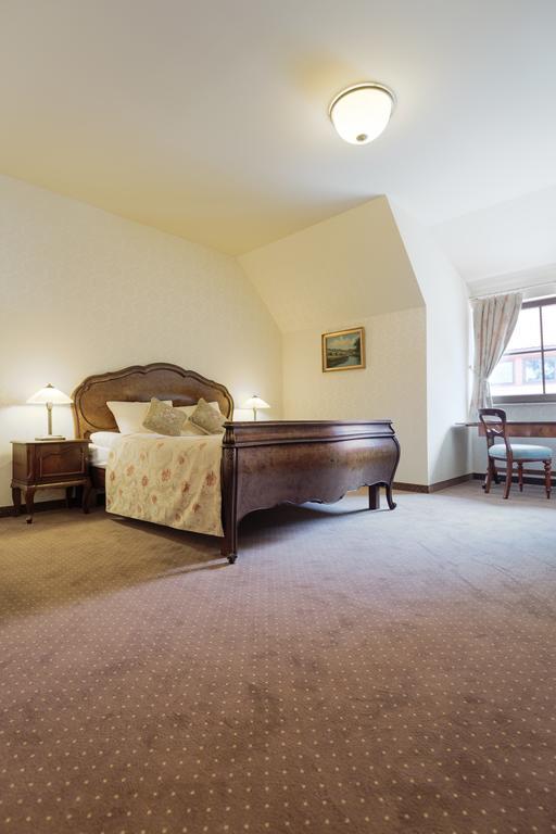 Hotel Folwark Zgierz Oda fotoğraf