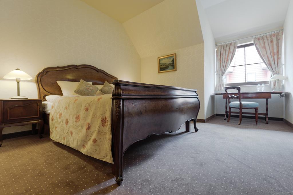 Hotel Folwark Zgierz Oda fotoğraf